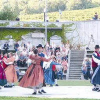Na gradu je zaplesalo tudi folklorno društvo Gartrož