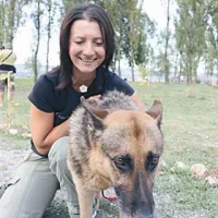 Sabina iz Trsta je nad Dikom,  nežnim in prijaznim psom, navdušena. Ponosna je, da  mu omogočila nekaj čudovitih zadnjih let življenja.