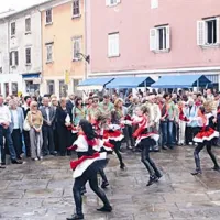 Ob otvoritveni slovesnosti ni manjkal plesni program.