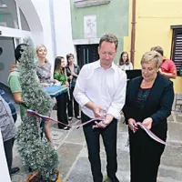 Rezanje traku v družbi koprskega župana Borisa Popoviča.