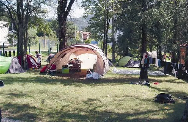 Turisti v kampih na Goriškem (na fotografiji Siesta) praviloma bivajo  po nekaj dni