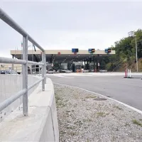 Podporni zid na južni strani mejnega prehoda je del prve faze  popolne obnove prehoda