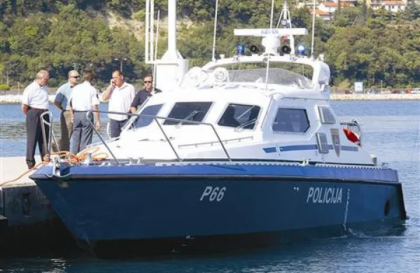 Sedem let po prevzemu policijskega čolna P 66 se pravdanje za celotno poplačilo še vedno ni končalo