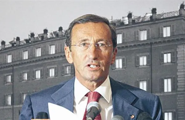 Fini meni, da svoje dejavnosti opravlja nepristransko, zato bo na položaju predsednika poslanske zbornice ostal do konca mandata 