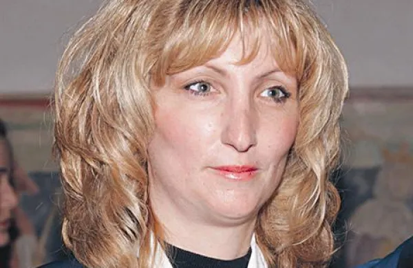 Dekanja Vesna Mikolič meni, da se predmetnik Fakultete za humanistične študije navkljub zmanjšanemu obsegu izbirnih vsebin  lahko primerja s sorodnimi fakultetami.
