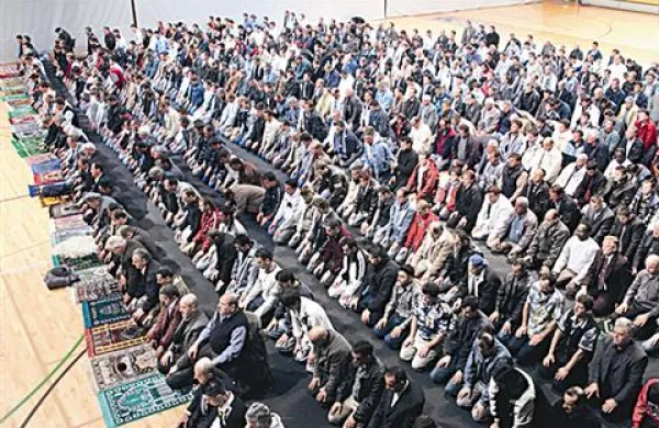 Muslimani ob koncu ramadana začenjajo tridnevni bajram