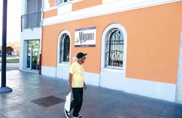 Slaščičarna Mignon je zaprla vrata, ker ji v MOK niso odobrili postavitve miz na promenadi 