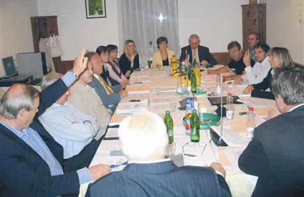 Divaški svetniki so v sredo še zadnjič v tej sestavi dvigali roke 
