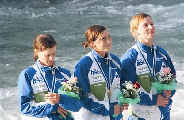 Urša Kragelj, Eva Terčelj in Nina Mozetič z odličji