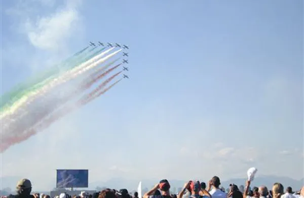 Nastop Freccie tricolori v tipični točki z italijansko zastavo 