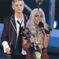 Lady Gaga je podelitev nagrad MTV spremenila v svojo lastno modno revijo.