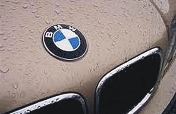 BMW bo slovenski vladi posodil 38 avtomobilov