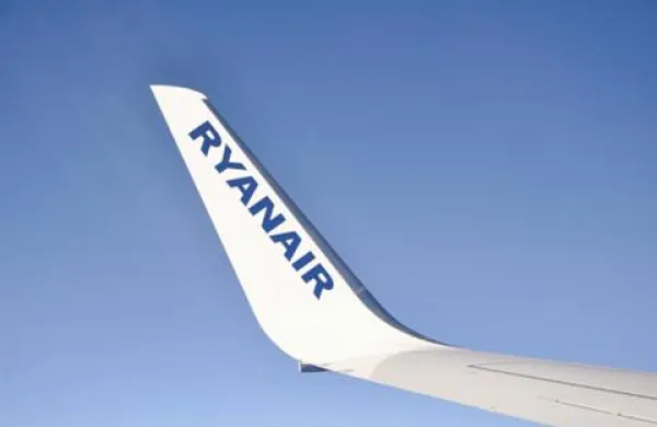 Ryanair bi namesto kopilota kar stevardeso