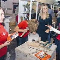 Da se je na Krasu klesanja kamna možno učiti tudi na zahtevnejši stopnji,  so obiskovalcem prikazale  predstavnice Višje strokovne šole Sežana, ki izvaja dveletni program oblikovanja kamna in drugih materialov