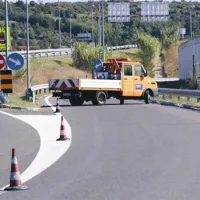Na Bivju Darsovo vozilo zapira pot proti Ljubljani.
