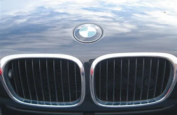 BMW zamrznil sodelovanje z vlado