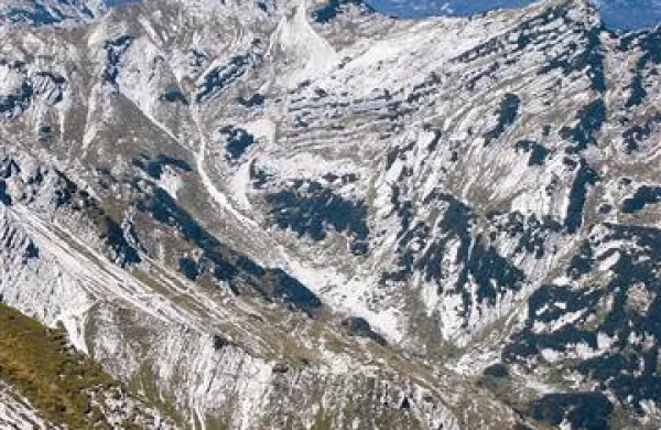 September je ponavadi idealen čas za obisk gora. Prejšnjo nedeljo se je z vrha Vogla (1922 m. n. v.) ponujal prekrasen razgled na okoliške vršace.