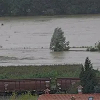 Reke poplavljajo, vodostaji se bodo &scaron;e dvigali