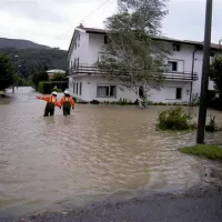 Reke poplavljajo, vodostaji se bodo &scaron;e dvigali