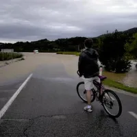 Reke poplavljajo, vodostaji se bodo &scaron;e dvigali