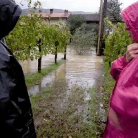 Reke poplavljajo, vodostaji se bodo &scaron;e dvigali