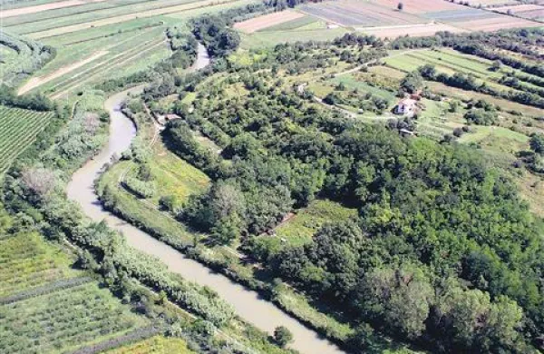 Med predlogi za zaščito porečij, tudi Rižane (na fotografiji), je  predlog, naj onesnaževalci plačajo