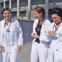 Mlade specializantke Paola, Giulia in Arianna