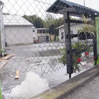 Na dvorišču Javorjeve tovarne opažnih plošč v Belskem so imeli gejzir