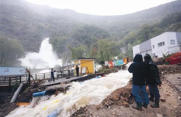 Deroče vode Hublja so povzročile pravo razdejanje že ob izviru
