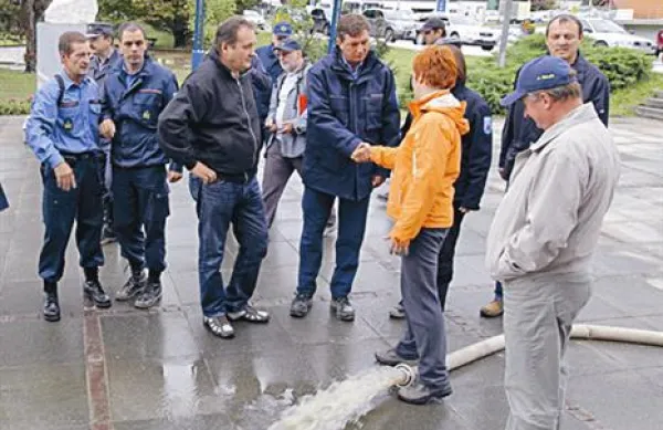 Predsednik vlade Borut Pahor si je ogledal prizadeta območja vodne ujme v občini Laško.