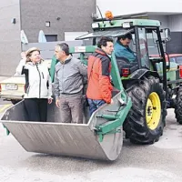 S posebnim vozilom sta si šla ogledat piranski župan Tomaž Gantar in prometni minister Patrick Vlačič.