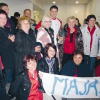  Z Majo so bili veseli  prijatelji in družina  