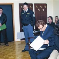 Pred senatom je Robert Časar zanikal, da bi ostajal dogovor o kakšni nagradi ali podkupnini 
