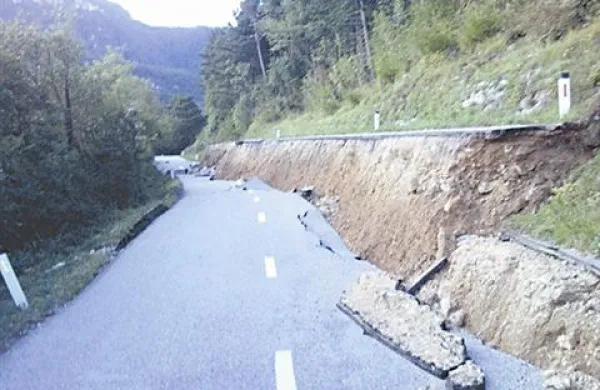 Plaz je uničil daljnovod in ogrozil vodooskrbo