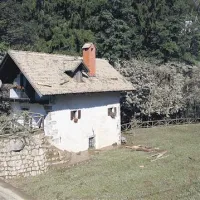 V nedeljo mlina ob Lokvi ni bilo videti iz vode, včerajšnji pogled nanj pa je bil žalosten