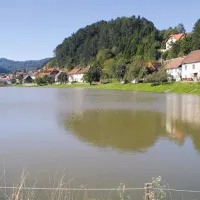 Kljub velikim količinam padavin na Planinskem polju cesta proti Uncu ni bila poplavljena in voda ni ogrozila najnižje ležečih hiš