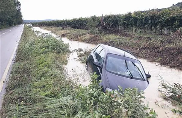 Voda v avtu lastniku prinaša precejšnje stroške 