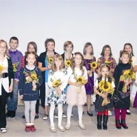 Šestnajst nastopajočih prvega festivala otroške popevke Brinjevka 2010 