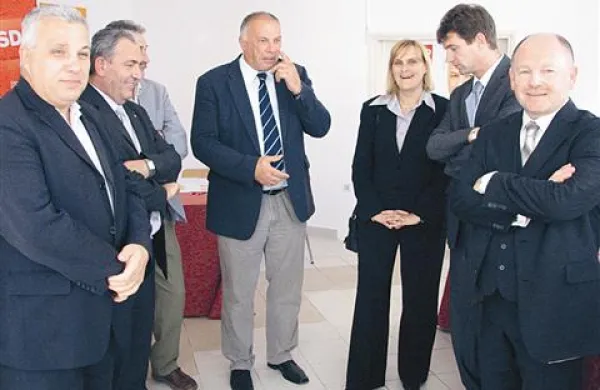 Odprli volilno sredi&scaron;če