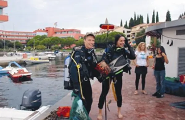 Člani potapljaške šole Nemo Divers