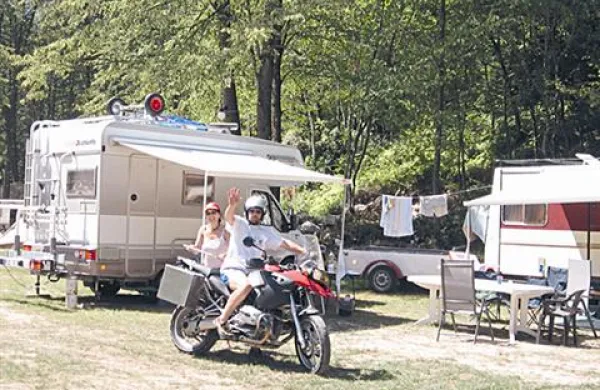 Kamp Lazar v Trnovem ob Soči se je v kategoriji manjših kampov zavihtel na prvo mesto