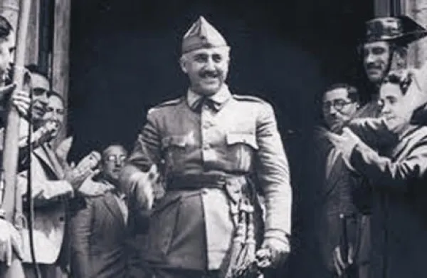 Zgodovinarji ocenjujejo, da je med državljansko vojno, ki jo je začelo Francovo uporništvo proti demokratično izvoljeni levičarski republikanski vladi, umrlo pol milijona ljudi.