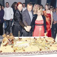Z okušanjem torte velikanke so v četrtek tudi uradno odprli festival sladic Sladka Istra