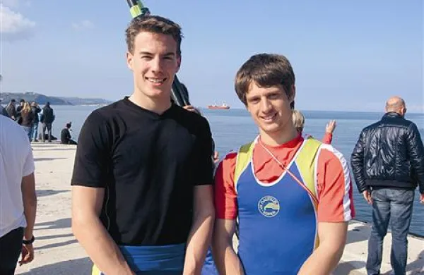Jan Kanduč (levo, desno njegov klubski kolega  Sunaj Ramadanovski)  bo nastopil v enojcih, kjer je kandidat za medaljo