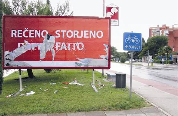 Koga so zmotili plakati?