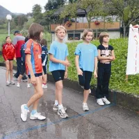 Pred startom deklic letnika 2002, z leve: Karin Cukjati, Pia Gerbec, Pia Faletič in domačinka Maja Močnik