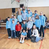 Skupinski posnetek mladih tekačev AD Posočje, letošnjih zmagovalcev pokala
