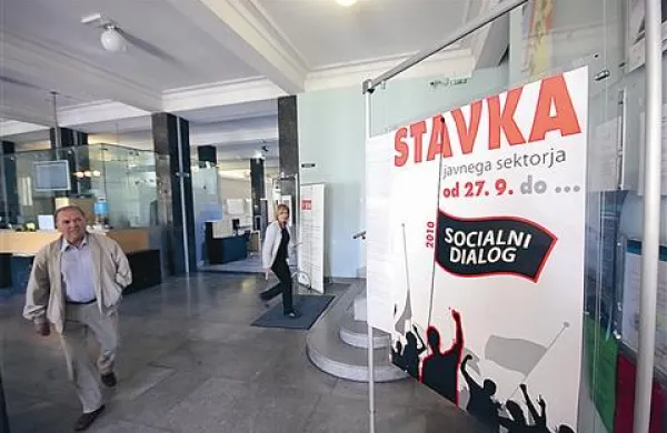 Danes prvi sestanek vlade in sindikatov
