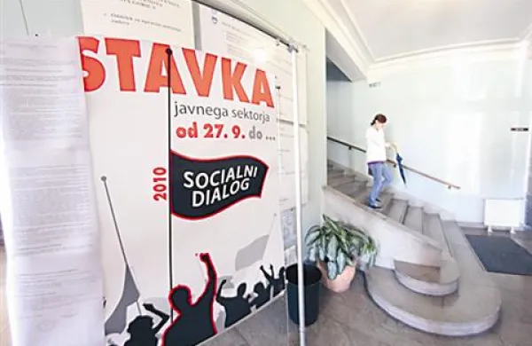 Vlada ne bo popu&scaron;čala, sindikati napovedujejo zaostritev