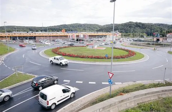 Zemljišča okoli Qlandie morajo vrniti občini